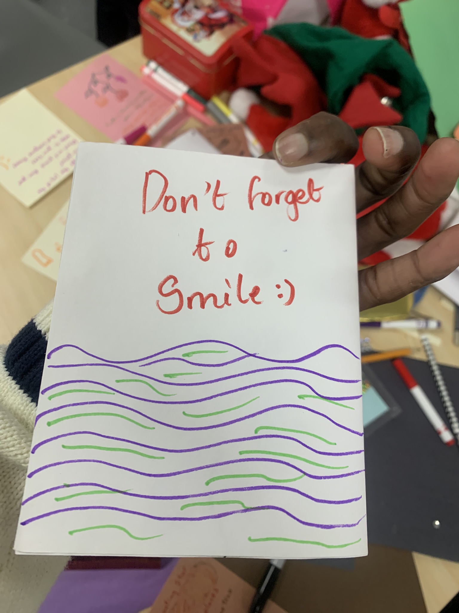 Card with purple text reading 'Vous méritez le meilleur' on yellow background